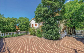 Beautiful Apartment In Povile With Wifi